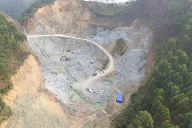 佛山某公司涉嫌非法采礦 無人機協助辦案取證(圖1) 佛山某公司涉嫌非法采礦 無人機協助辦案取證(圖1)